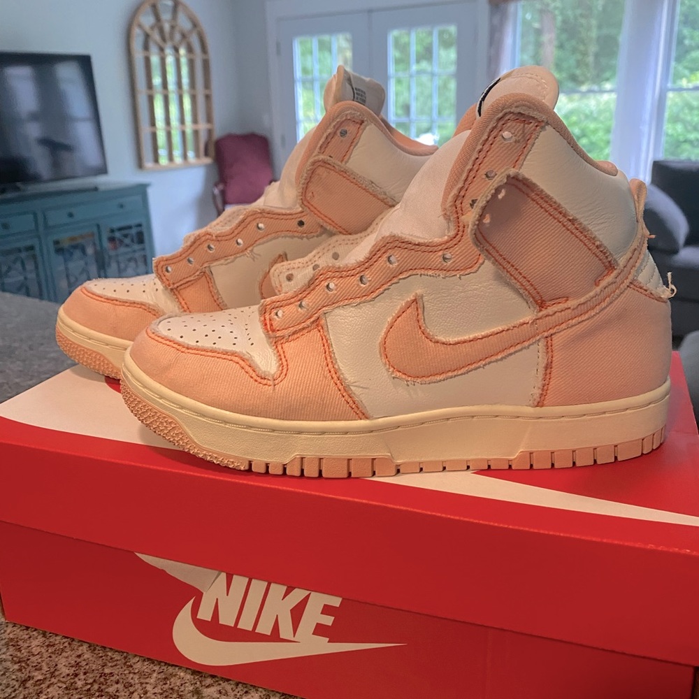 Women’s Nike SB Dunks High 1985